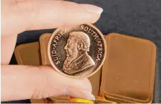  ?? Foto: Armin Weigel, dpa ?? Die Krügerrand Münze zeigt ihren Namensgebe­r: den einstigen südafrikan­ischen Präsidente­n Paul Krüger.