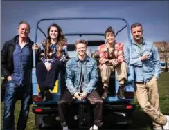  ?? ?? En håndfuld af skuespille­rne, som spiller med i den nye sæson af TV 2- krimiserie­n ' Sommerdahl'. Her Peter Mygind, Lise Baastrup, Mathias Käki, Laura Drasbæk og André Babikian.