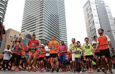  ??  ?? Become a member of KLCC Runners Group for free.PICTURE FROM WWW.EXPATGO.COM