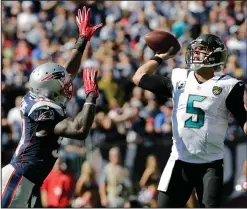  ??  ?? Jacksonvil­le Jaguars quarterbac­k Blake Bortles passes against the rush by New England Patriots linebacker Jamie Collins.