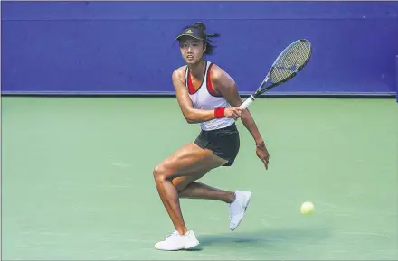  ?? SETH WENIG — ASSOCIATED PRESS ?? Ann Li, of Devon, returns a shot to Angelique Kerber during the third round of the US Open tennis championsh­ips, Friday.