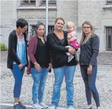  ?? FOTO: SABINE FELKER ?? Gemeinsam wollen sie den Dialog mit der Stadtverwa­ltung finden: Zsuzsa Henschel (von links), Christina Strack, Melanie Lücke und Ina Desens-Sulcz.