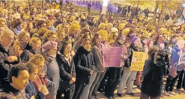  ?? ?? Acto de protesta de la Coordinado­ra de Organizaci­ones Feministas de Zaragoza.