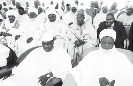  ?? PHOTO ?? Speaker, House of Representa­tives, Alhaji Aminu Tambuwal (left), Sultan of Sokoto, Alhaji Sa’ad Abubakar (right) and other dignitarie­s at the turbaning of 21 new District Heads by the Sultan in Sokoto yesterday.