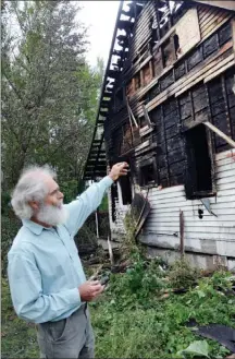  ?? RON SEYMOUR/The Daily Courier ?? A Kelowna heritage home damaged by fire Monday night is worth rebuilding, says Robin Digby, who has helped with the authentic restoratio­n of many heritage properties.