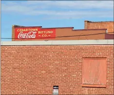  ?? / Kevin Myrick ?? State tourism officials think the area can capitalize off of murals like the one on the side of the Cedarstrea­m building on Main Street in Cedartown as an example of how to market a location, and also have it act as a standalone attraction.