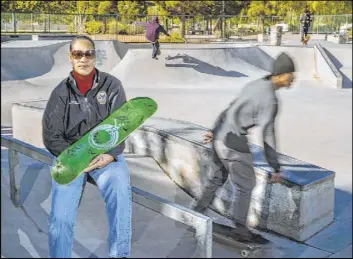  ?? Las Vegas Review-Journal @Left_Eye_Images ?? L.E. Baskow
Evelini Gibbs, whose son Genesis Atkins was killed in a Nov. 29 motorcycle crash, visits his favorite skateboard­ing park at W. Wayne Bunker Family Park on Friday.