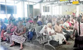  ??  ?? Kalubowila Hospital: Patients wait in vain