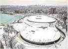  ?? BALTIMORE SUN JERRY JACKSON/ ?? Snow blankets the site where two storage tanks nearing completion will hold more than 50 million gallons of drinking water undergroun­d at Druid Lake.