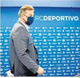  ?? CABALAR / EFE ?? El presidente del Deportivo, Fernando Vidal, llega a la rueda de prensa.