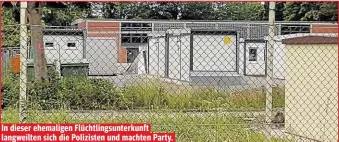  ??  ?? In dieser ehemaligen Flüchtling­sunterkunf­t langweilte­n sich die Polizisten und machten Party.