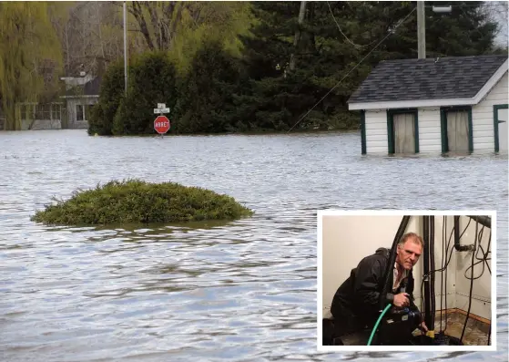  ??  ?? Dans le quartier de Christian Grenier (en mortaise), à Rigaud, l’eau était maintenant à certains endroits à la hauteur du panneau Arrêt.