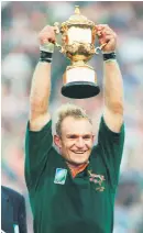  ??  ?? Francois Pienaar lifts the Webb Ellis trophy after that Springbok victory in 1995.