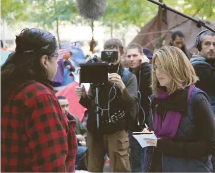  ?? EXPLORA ?? Naomi Klein consacre beaucoup de temps à la bataille des Premières Nations contre les pétrolière­s.