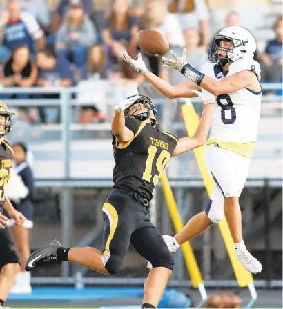  ?? MORNING CALLFILE PHOTO ?? Salisbury’s Chad Parton catches a pass over Northweste­rn Lehigh’s Wyatt Ledeboerin a 2019 game.