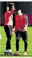  ??  ?? Ausgeschla­fen: David Alaba und Franck Ribéry beim Training