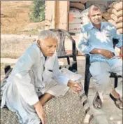  ?? HT PHOTO ?? ■ In Gannaur, Siyanand Tyagi (left) and Dayanand Chaudhary are of the opinion that the BJP will win the Haryana polls.