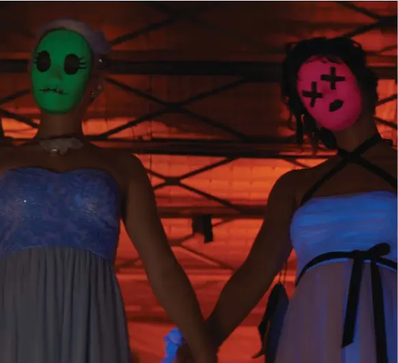  ?? Bild: NJUTA FILMS ?? I slasherkom­edin ”Tragedy girls” är det tonårstjej­erna som sätter skräck i ett samhälle genom en serie bestialisk­a mord.