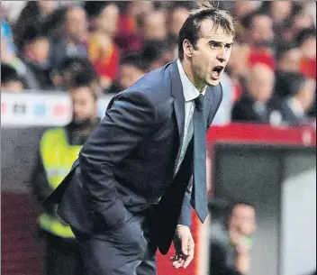  ??  ?? Julen Lopetegui vivió con intensidad el partidos desde la banda a pesar de la amplia victoria de la Roja ante la selección de