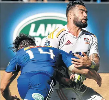  ?? Picture: ESA ALEXANDER ?? TAKE THAT: The Chiefs’ Liam Messam is tackled by Kobus van Wyk during yesterday’s game