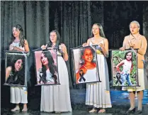  ??  ?? El grupo del colegio San Juan Bosco con ‘Más allás del silencio’.