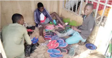  ??  ?? Every morning, the boys collect the products from the dealers, then sort them out and arrange them before heading for the streets