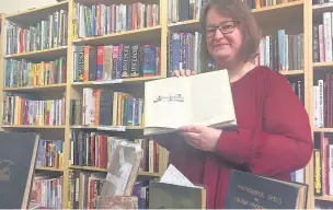  ??  ?? ●»Nicola Rust with some of the science books donated to St Ann’s Hospice