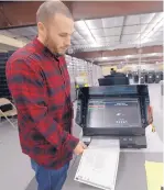  ??  ?? Martin Molina feeds a ballot into a voting machine during a test at the Bernalillo County Voting Warehouse. Early voting begins today.