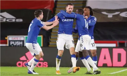  ??  ?? Gylfi Sigurdsson (centre) celebrates with his Everton teammates after scoring in the 1-0 win against Sheffield United. Photograph: Alex Livesey/EPA