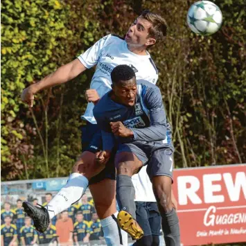  ??  ?? Klar überlegen: Wie hier Lukas Huber (links) im Luftkampf war der SC Ried im Stadtduell klar überlegen und besiegte den BSV Neuburg (Bright Aikhionbar­e) mit 2:1. Foto: Xaver Habermeier