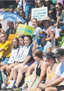  ?? Picture: BOND NEWSROOM ?? Coast school students at an earlier climate change protest outside MP Karen Andrews’ office.