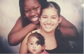  ?? INSTAGRAM ?? Angie compartió en su cuenta de Instagram un recuerdo de cuando era una bebé. En la foto aparece con su mamá y su tía.