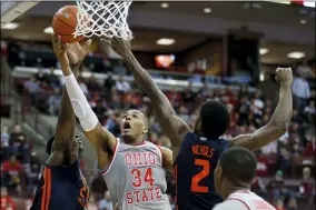  ?? JAY LAPRETE — THE ASSOCIATED PRESS ?? Ohio State’s Kaleb Wesson, center, shoots between Illinois’ Kofi Cockburn, left, and Kipper Nichols during the second half March 5 in Columbus.