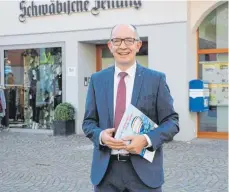  ?? FOTO: SIMON NILL ?? Freut sich auf weitere Bewerbunge­n: Josef Hodrus, Vorstandss­precher der Volksbank Allgäu-Oberschwab­en.