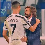  ??  ?? Fenomeno CR7 Cristiano Ronaldo, 35 anni, punta della Juventus, con l’allenatore Andrea Pirlo