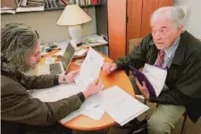  ?? Kathy Willens/Associated Press 2001 ?? New Yorker cartoon editor Robert Mankoff looks over work by George Booth at the magazine’s offices in New York.