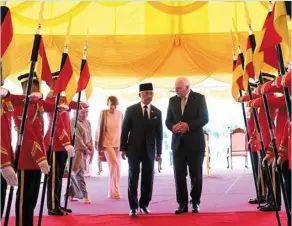  ?? — Bernama ?? Sultan abdullah and Tunku azizah with German President Frank-walter Steinmeier and his wife elke Budenbende­r during the welcoming ceremony in February, at the Parliament Square in Kuala Lumpur.