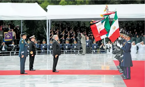  ?? /MAURICIO HUIZAR ?? Andrés Manuel López Obrador encabezó la ceremonia del 172 aniversari­o de la Gesta Histórica de los Niños Héroes de Chapultepe­c y realizó el pase de lista