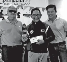  ?? CONTRIBUTE­D PHOTO ?? CHAMPION. From left, Philspada national director Michael Barredo, open champion James Infiesto and Sports Developmen­t Division of the City Mayor's Office (SDD-CMO) officer-in-charge Mikey Aportadera pose during the awarding rites of the 31st Kadayawan...