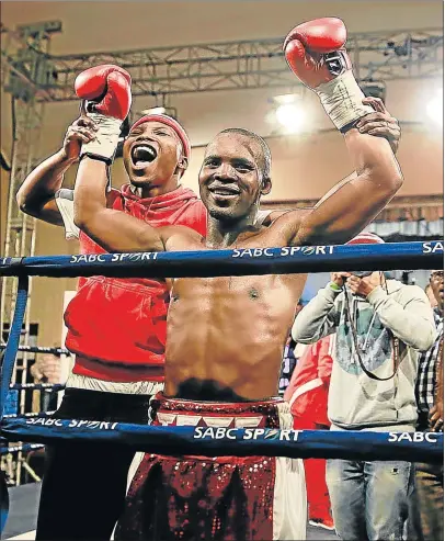  ?? Picture: ALAN EASON ?? BROTHERS IN ARMS: Zolani Tete, left, celebrates with victorious older brother Makazole after one of his fights. Next month the brothers will fight in a tournament for the first time together abroad in the United Kingdom