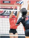  ?? GARY MIDDENDORF / DAILY SOUTHTOWN ?? Homewood-Flossmoor’s Aisha Al-Amin blocks a shot against Lincoln-Way Central during a match on Tuesday.