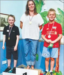  ?? Picture: Martin Apps FM4463344 ?? From left, drinking straw javelin medallists Stanley Hamilton, Mrs Hamilton and Freddie Dixon