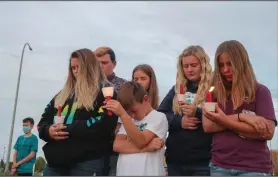  ?? (AP/The Idaho Post-Register/John Roark) ?? Visitors pray Friday during a memorial service for Tylee Ryan and Joshua “JJ” Vallow in Idaho
Falls, Idaho.