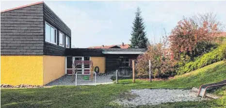  ?? FOTOS: GEMEINDE ARGENBÜHL/UTZ ?? Hier wäre ein Anbau am Kindergart­en in Eglofs möglich.