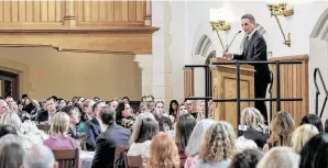  ?? Photos by Gary Fountain / Contributo­r ?? Tony Danza speaks at the Breakthrou­gh Houston luncheon at St. John’s School.