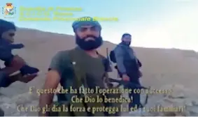  ??  ?? Le immagini Il fermo immagine di un video sequestrat­o dagli uomini della Guardia di Finanza