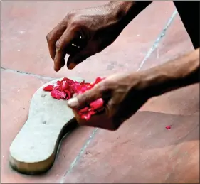  ?? REUTERS ?? Rose petals are placed on the path of the last steps of Mahatma Gandhi to the Martyrs’ Column, the site of his assassinat­ion, at the Gandhi Smriti ahead of the visit of US Secretary of State Rex Tillerson, in New Delhi on Wednesday.