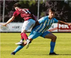  ?? Foto: Adrian Goldberg ?? Der BC Aichach (blau-weiße Trikots) und der FC Affing kämpfen um den Aufstieg in die Bezirkslig­a.