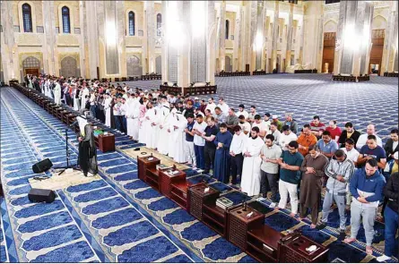  ?? KUNA photo ?? Worshipers in various mosques in Kuwait performed Tarawih prayers Wednesday evening, in an atmosphere of faith, spirituali­ty, and overwhelmi­ng joy in welcoming the blessed month of Ramadan. The worshipers, men, women and children, flock to perform this Sunnah of the Prophet (PBUH) in reverence and supplicati­on, hoping that God Almighty would accept their fasting, standing and righteous supplicati­on.