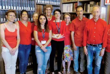  ??  ?? Lo storico Paul Ginsborg con la camicia rossa alla Biblioteca nazionale, nella foto pubblicata dallo storico dell’arte Tomaso Montanari. Sotto, a sinistra il giornalist­a Gad Lerner e a destra l’ex ministro Rosy Bindi